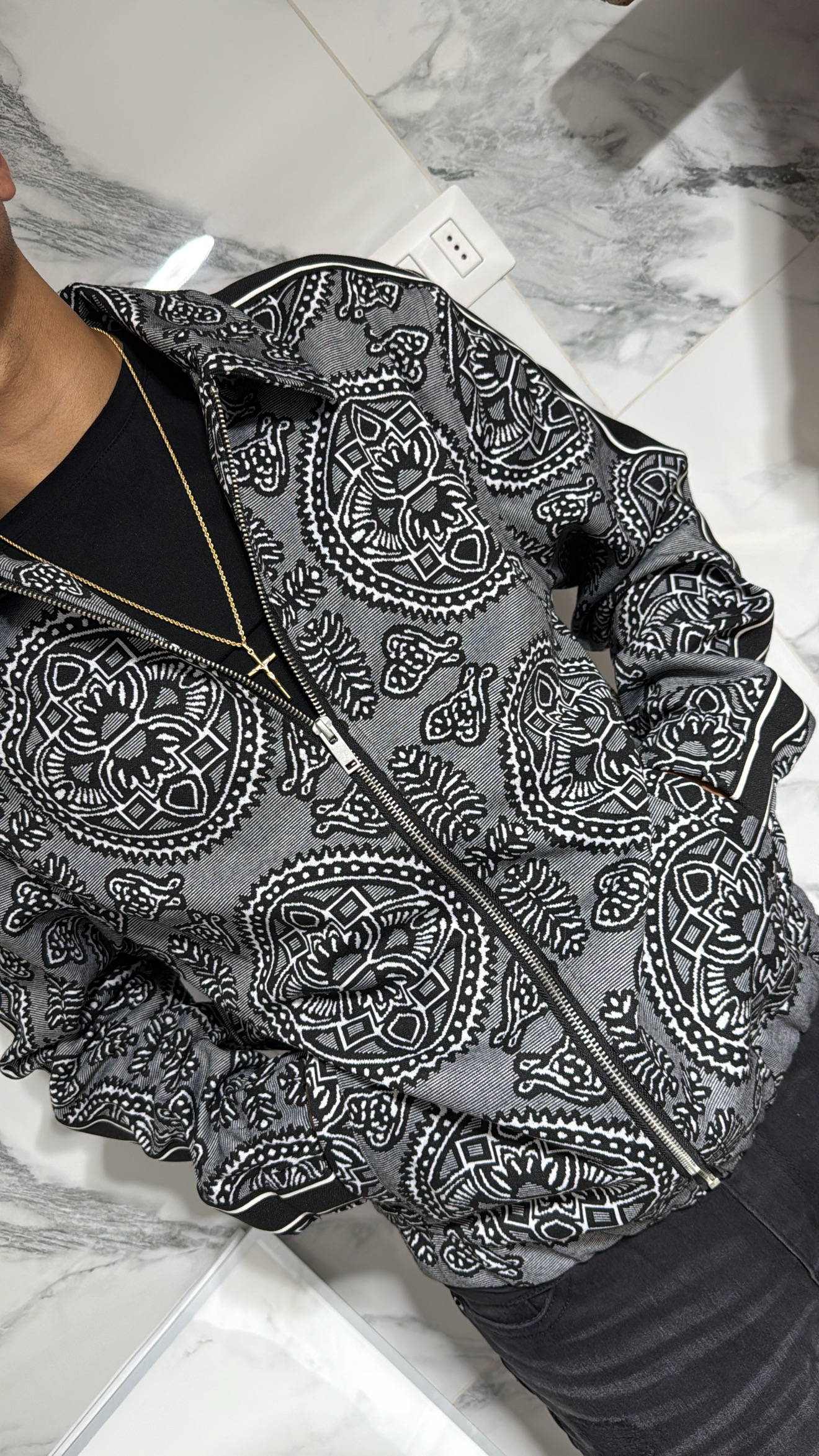 Chaqueta FashionNova “Special Edition” - Imagen 3
